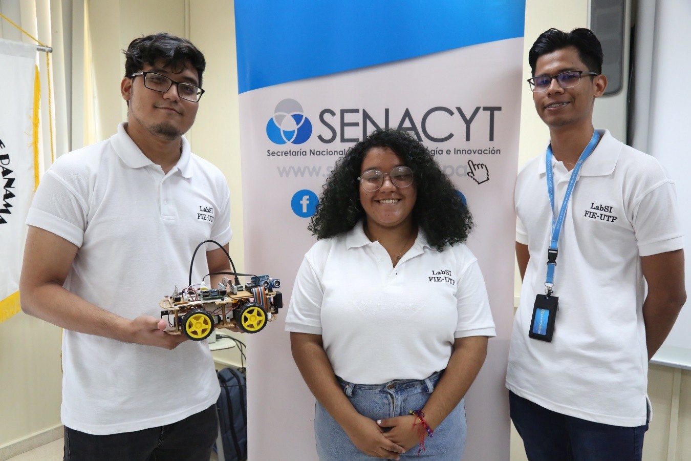 La Senacyt y la UTP entregaron kits de robótica que benefician a